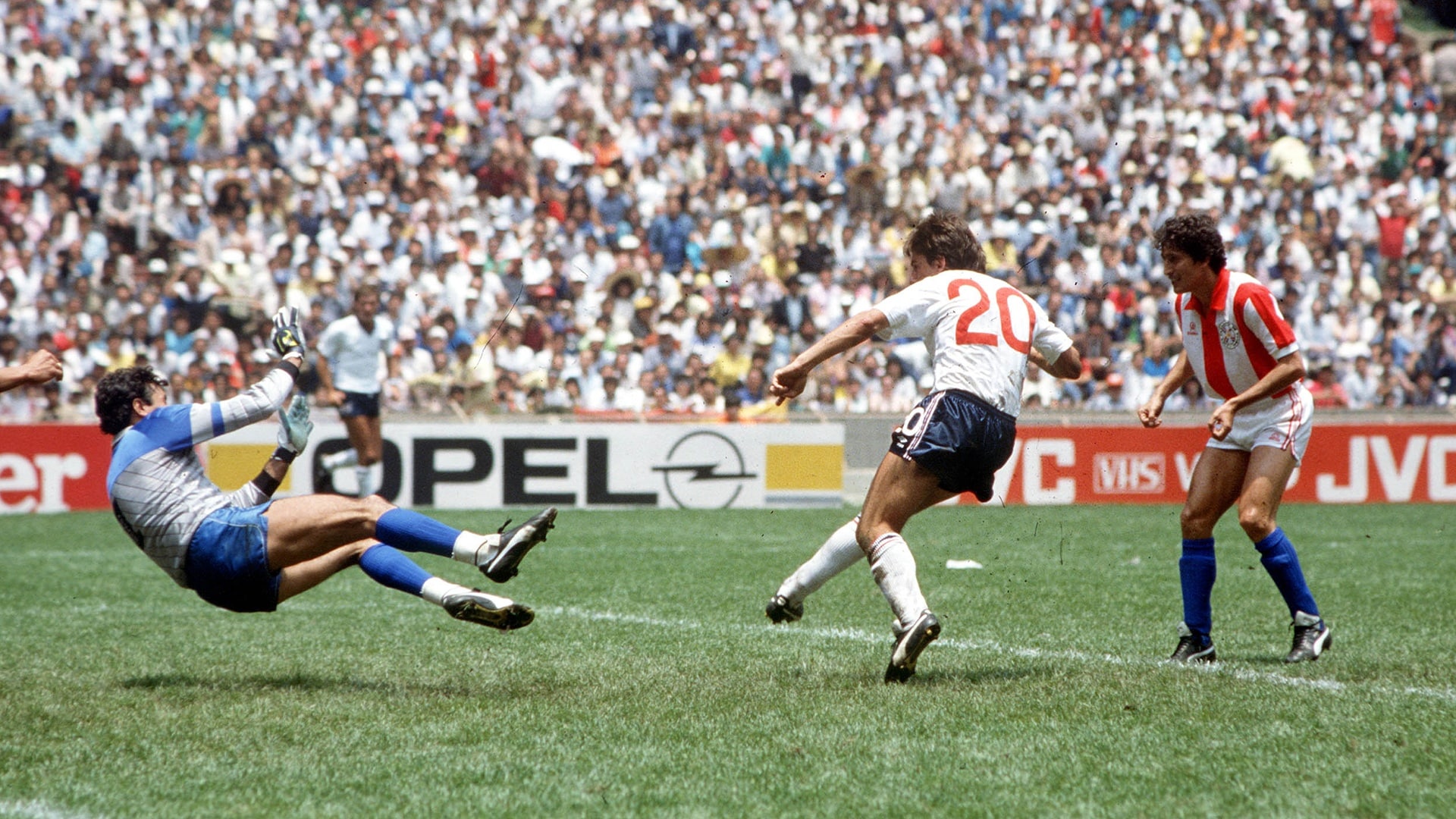 Peter Beardsley Goal 56' | England vs Paraguay | 1986 FIFA World Cup Mexico™