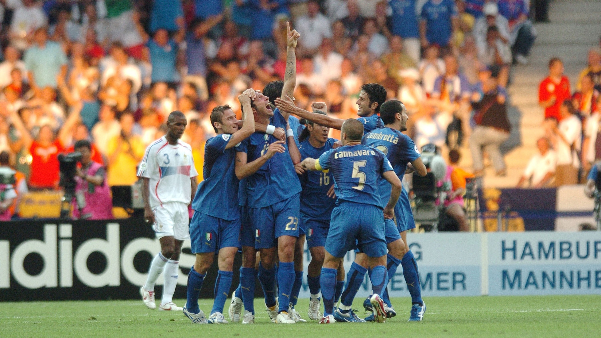 Das Tor von Marco Materazzi 19' | Italien - Frankreich | FIFA Fussball-Weltmeisterschaft Deutschland 2006™