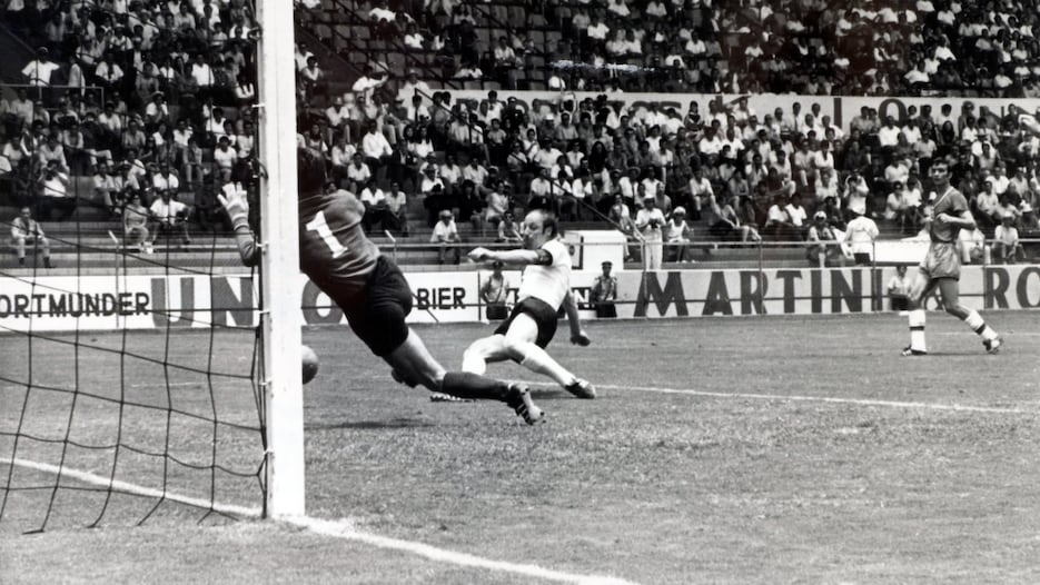 Das Tor von Uwe Seeler 70' | Bundesrepublik Deutschland - Bulgarien | FIFA Fussball-Weltmeisterschaft Mexico 1970™