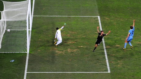 Le but de Thomas Muller 18' | Uruguay - Allemagne | Coupe du Monde de la FIFA, Afrique du Sud 2010™