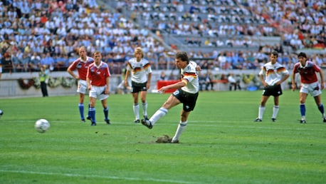 Das Tor von Lothar Matthäus 25' | Bundesrepublik Deutschland - Tschechoslowakei | FIFA Fussball-Weltmeisterschaft Italien 1990™