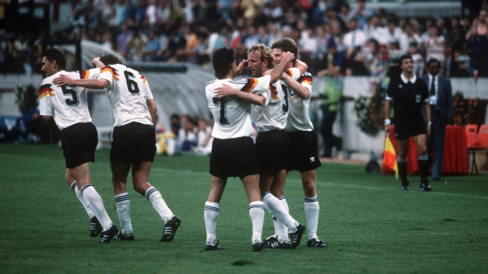 Das Tor von Andreas Brehme 85' | Bundesrepublik Deutschland - Niederlande | FIFA Fussball-Weltmeisterschaft Italien 1990™