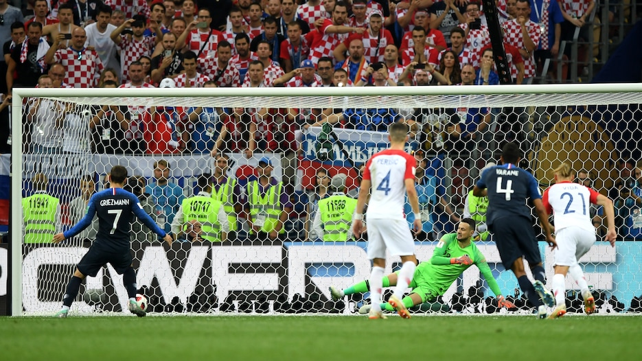 Antoine Griezmann Goal 38' | France v Croatia | 2018 FIFA World Cup Russia™