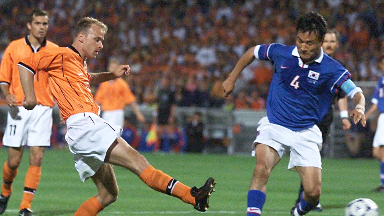 Das Tor von Dennis Bergkamp 71' | Niederlande - Korea Republik | FIFA Fussball-Weltmeisterschaft Frankreich 1998™