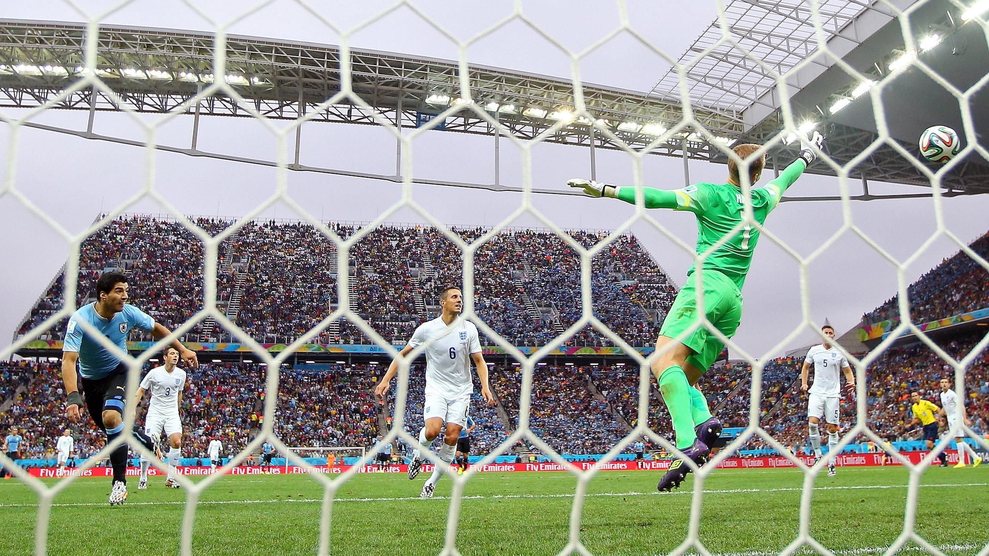 Das Tor von Luis Suarez 38' | Uruguay - England | FIFA Fussball-Weltmeisterschaft Brasilien 2014™