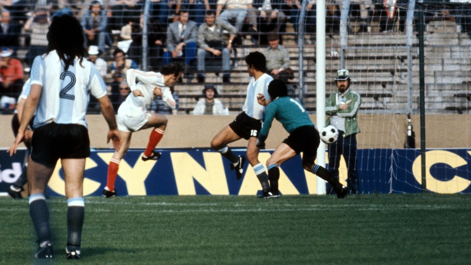 Grzegorz Lato Goal 7' | Poland vs Argentina | 1974 FIFA World Cup Germany™