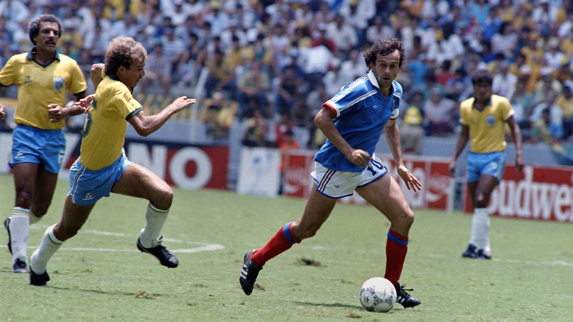 Michel Platini marca aos 41 minutos | Brasil x França | Copa do Mundo FIFA de 1986, no México