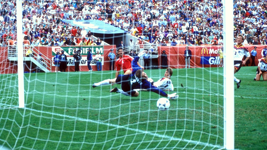 Das Tor von Philippe Albert 90' | Deutschland - Belgien | FIFA Fussball-Weltmeisterschaft USA 1994™
