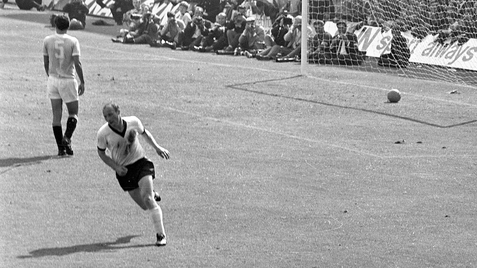 Gol de Uwe Seeler 72' | Alemania FR vs Uruguay | Copa Mundial de la FIFA Inglaterra 1966™