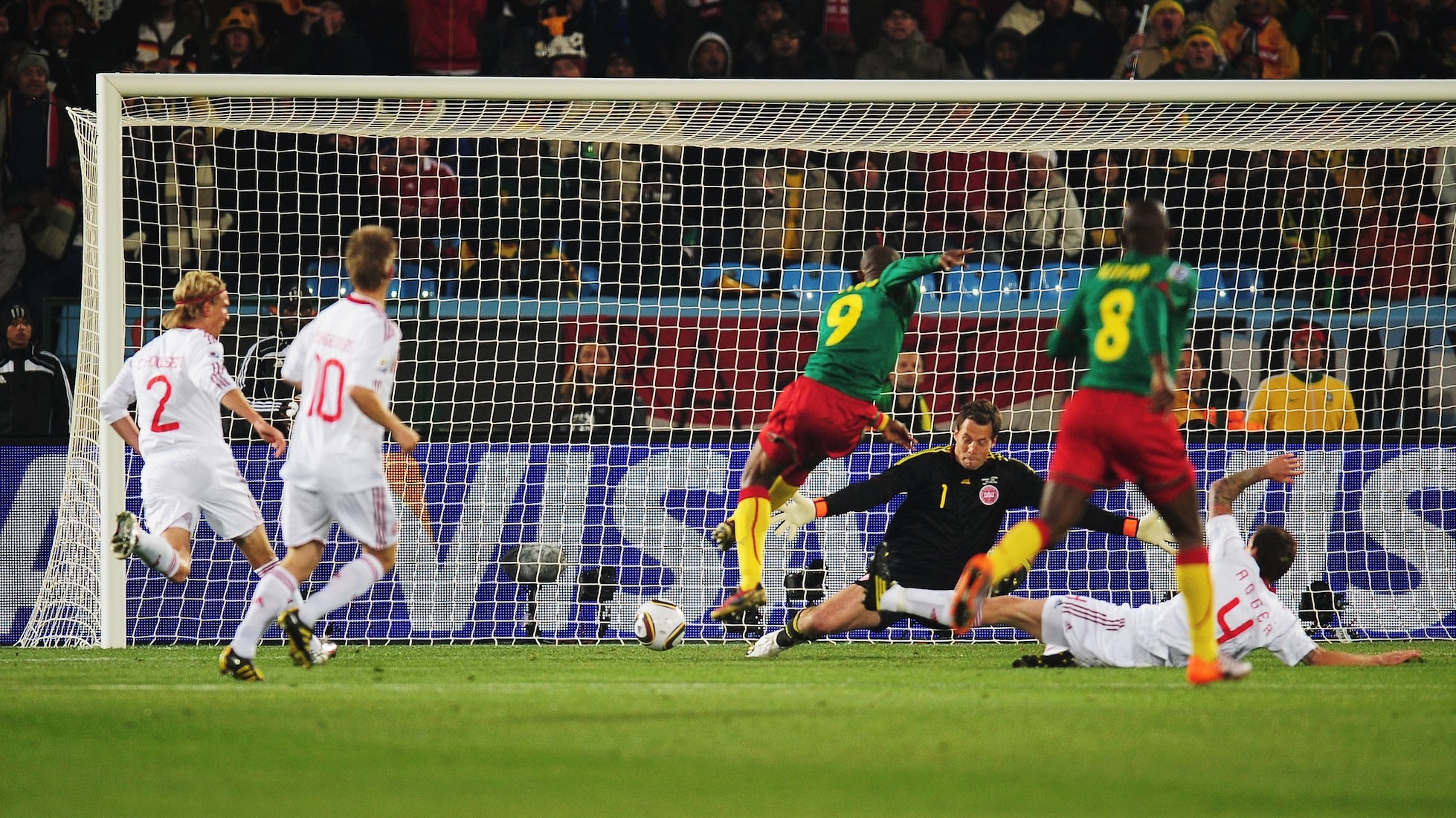 Das Tor von Samuel Etoo 9' | Kamerun - Dänemark | FIFA Fussball-Weltmeisterschaft Südafrika 2010™