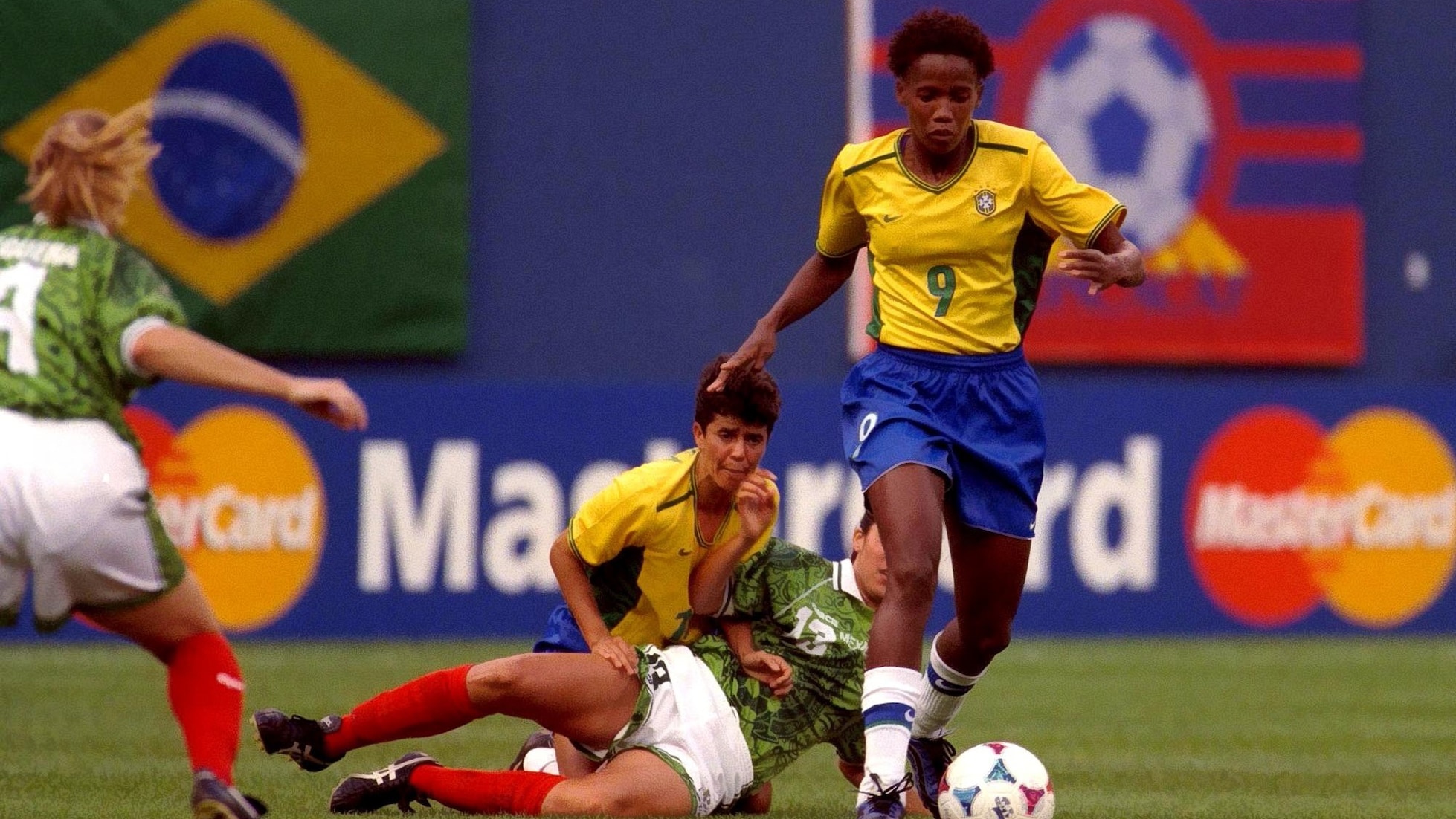 Gol de Katia aos 35' | Brasil - México | Copa do Mundo Feminina FIFA 1999, no Estados Unidos