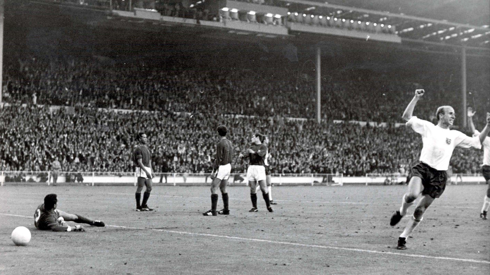 Le but de Bobby Charlton 31' | Angleterre - Portugal | Coupe du Monde de la FIFA, Angleterre 1966™