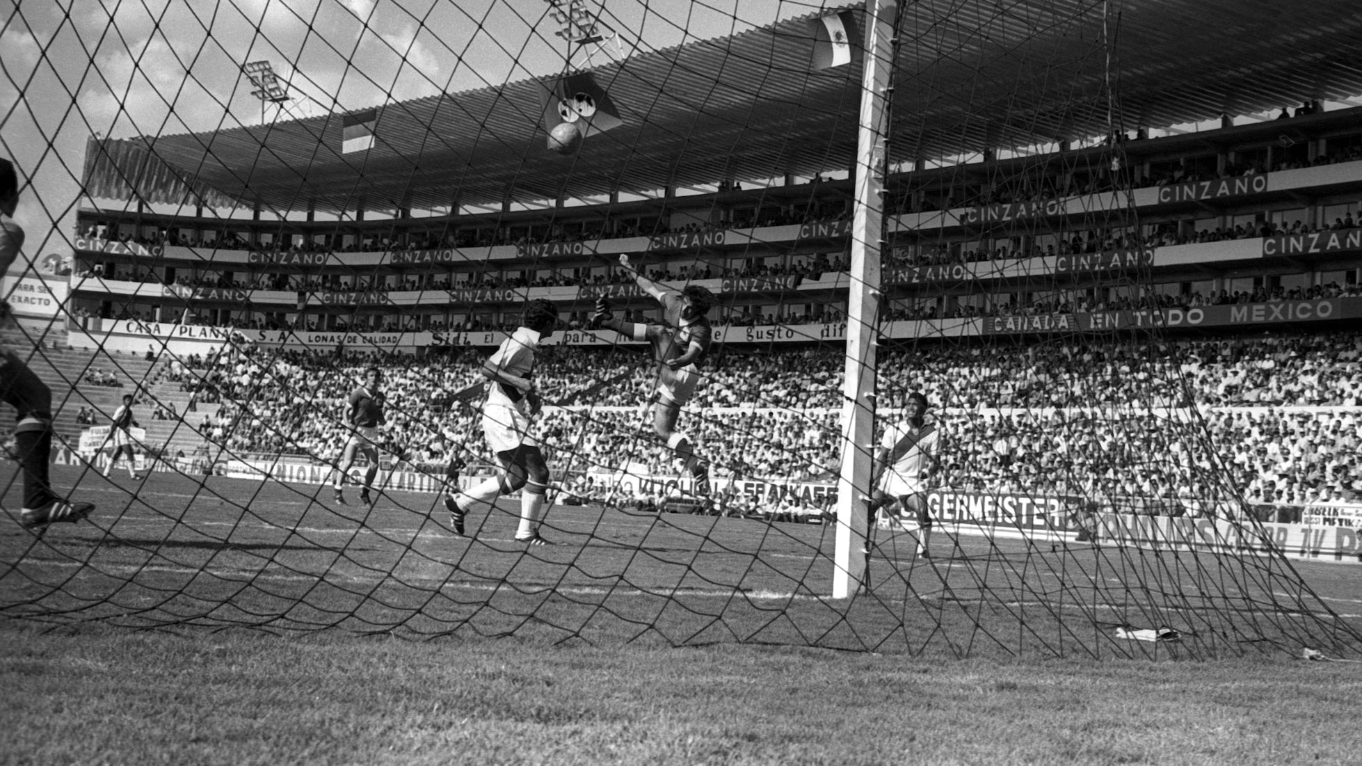 Gol de Gerd Müller 20' | Alemania FR vs Perú | Copa Mundial de la FIFA México 1970™
