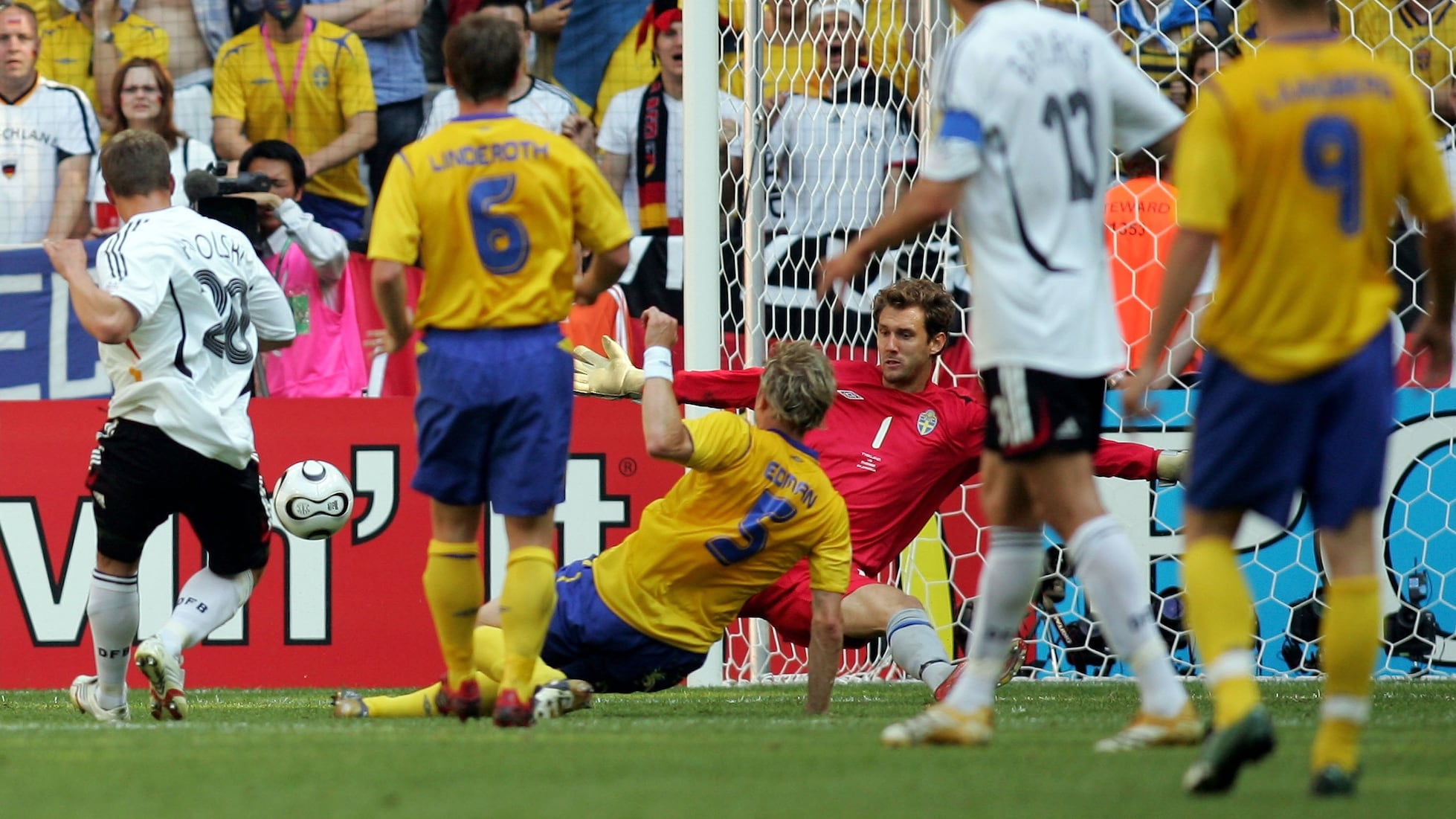 Le but de Lukas Podolski 12' | Allemagne - Suède | Coupe du Monde de la FIFA, Allemagne 2006™