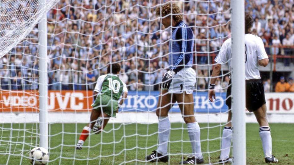 Gol de Lakhdar Belloumi 69' | Alemanha FR x Argélia | Copa do Mundo FIFA Espanha 1982™