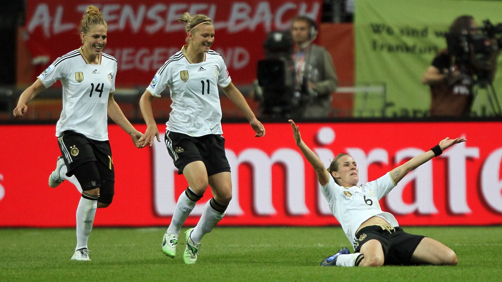 Das Tor von Simone Laudehr 53' | Deutschland - Nigeria | FIFA Frauen-Weltmeisterschaft Deutschland 2011™