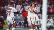 Fanion Foot Nigeria Vs Denmark 10x9 Cm - 1/8 Finale Coupe Du Monde 1998 - Très Bon état