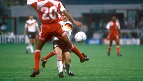 Das Tor von Uwe Bein 58' | Bundesrepublik Deutschland - Verein. Arab. Emirate | FIFA Fussball-Weltmeisterschaft Italien 1990™