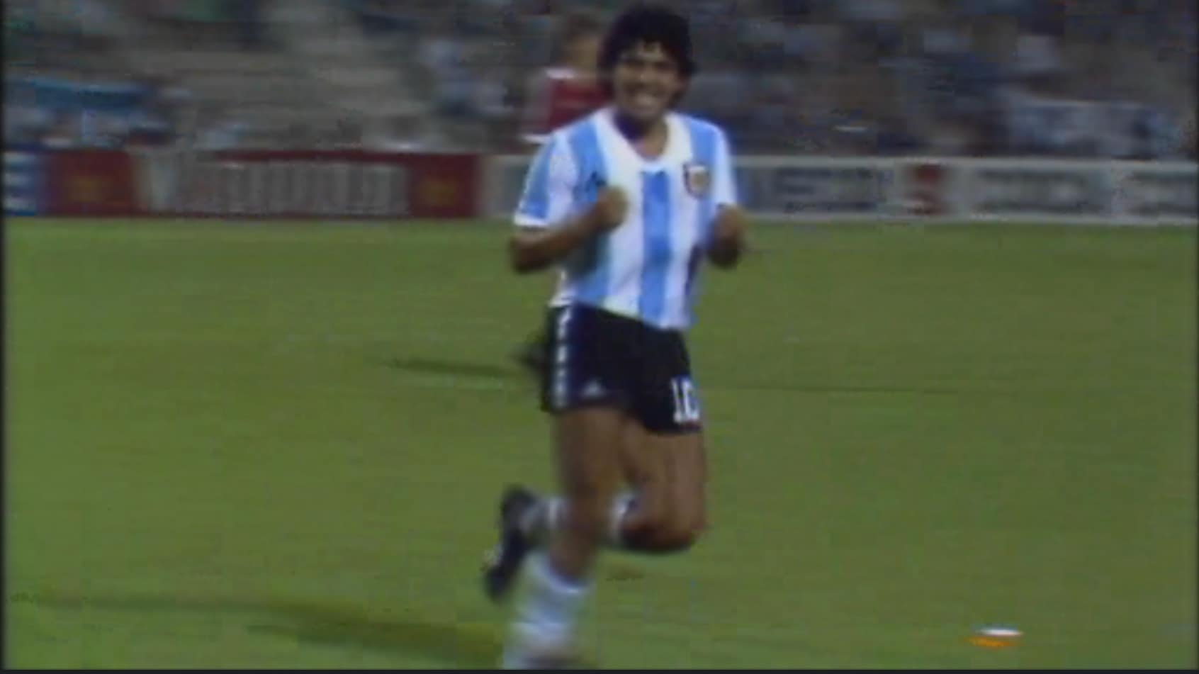 Gol de Diego Maradona 57' | Argentina vs Hungría | Copa Mundial de la FIFA España 1982™