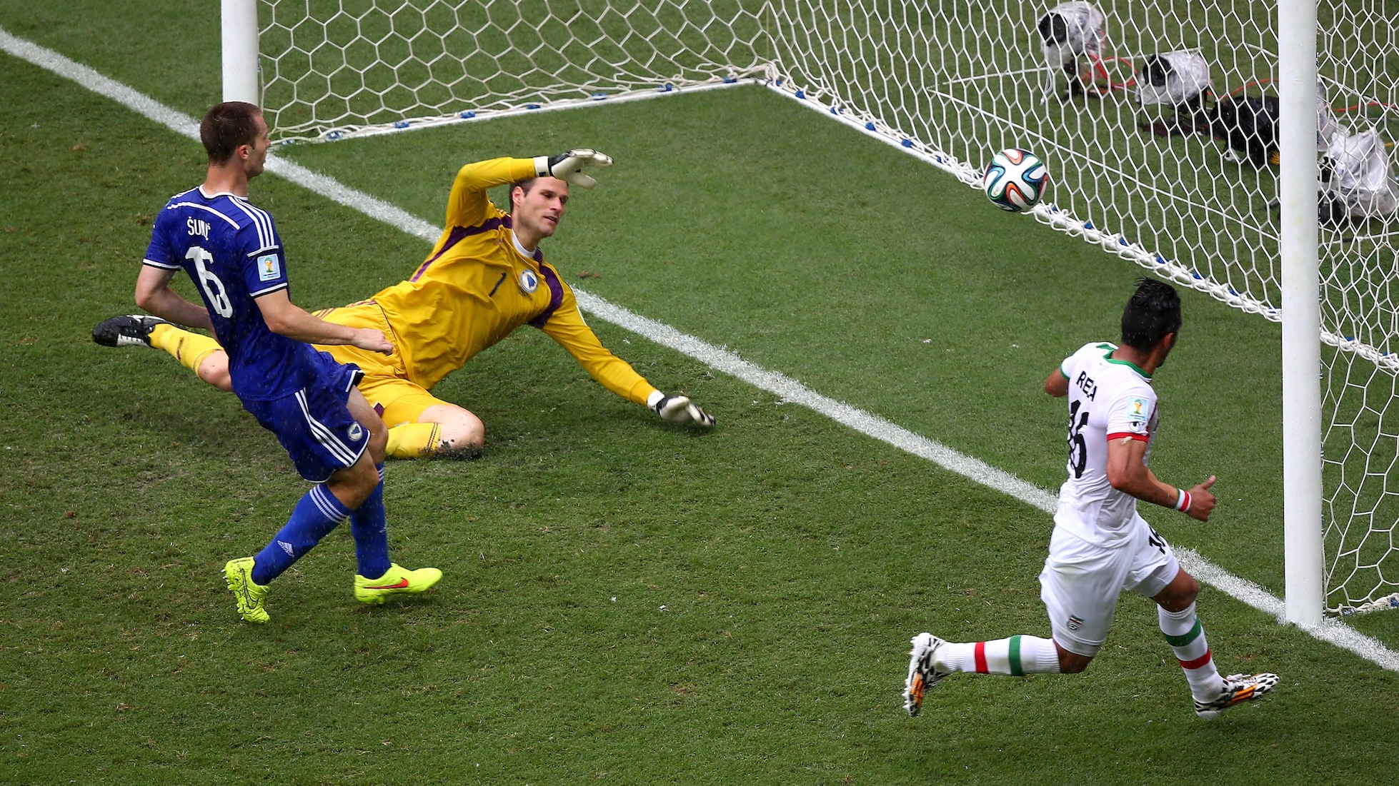 Reza Ghoochannejhad Goal 81' | Bosnia and Herzegovina v IR Iran | 2014 FIFA World Cup Brazil™