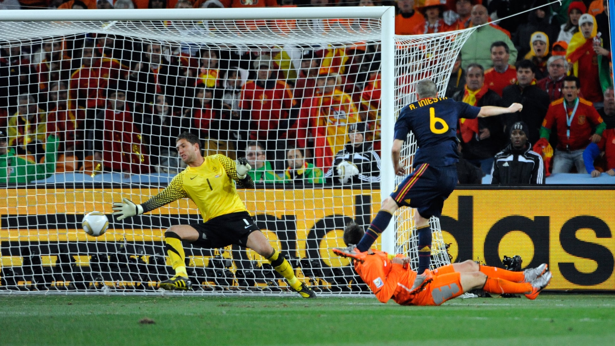 Le but de Andres Iniesta 115' | Pays-Bas - Espagne | Coupe du Monde de la FIFA, Afrique du Sud 2010™