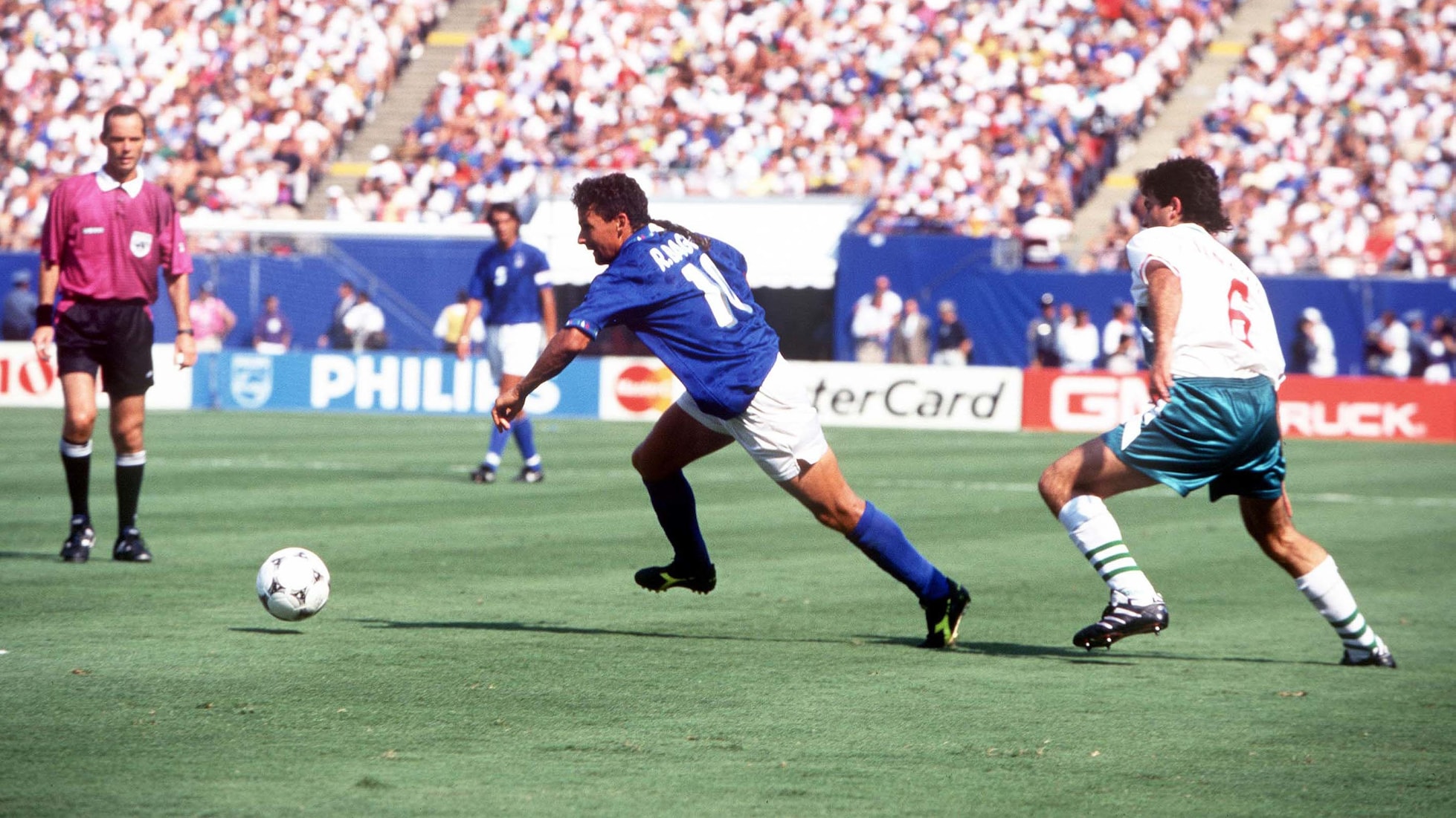 Roberto Baggio Goal 21' | Bulgaria vs Italy | 1994 FIFA World Cup USA™