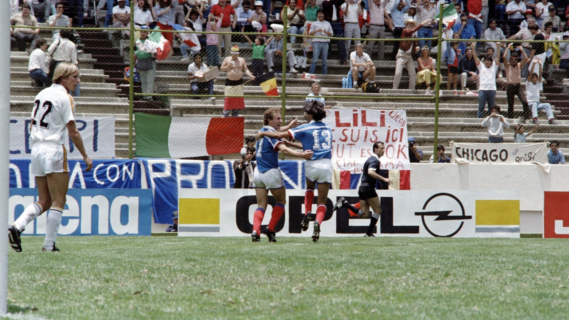 Das Tor von Bernard Genghini 104' | Frankreich - Belgien | FIFA Fussball-Weltmeisterschaft Mexico 1986™