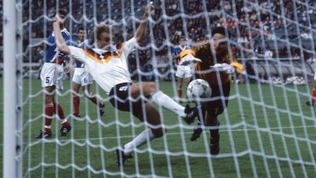 Le but de Rudi Völler 70' | République Fédérale d'Allemagne - Yougoslavie | Coupe du Monde de la FIFA, Italie 1990™