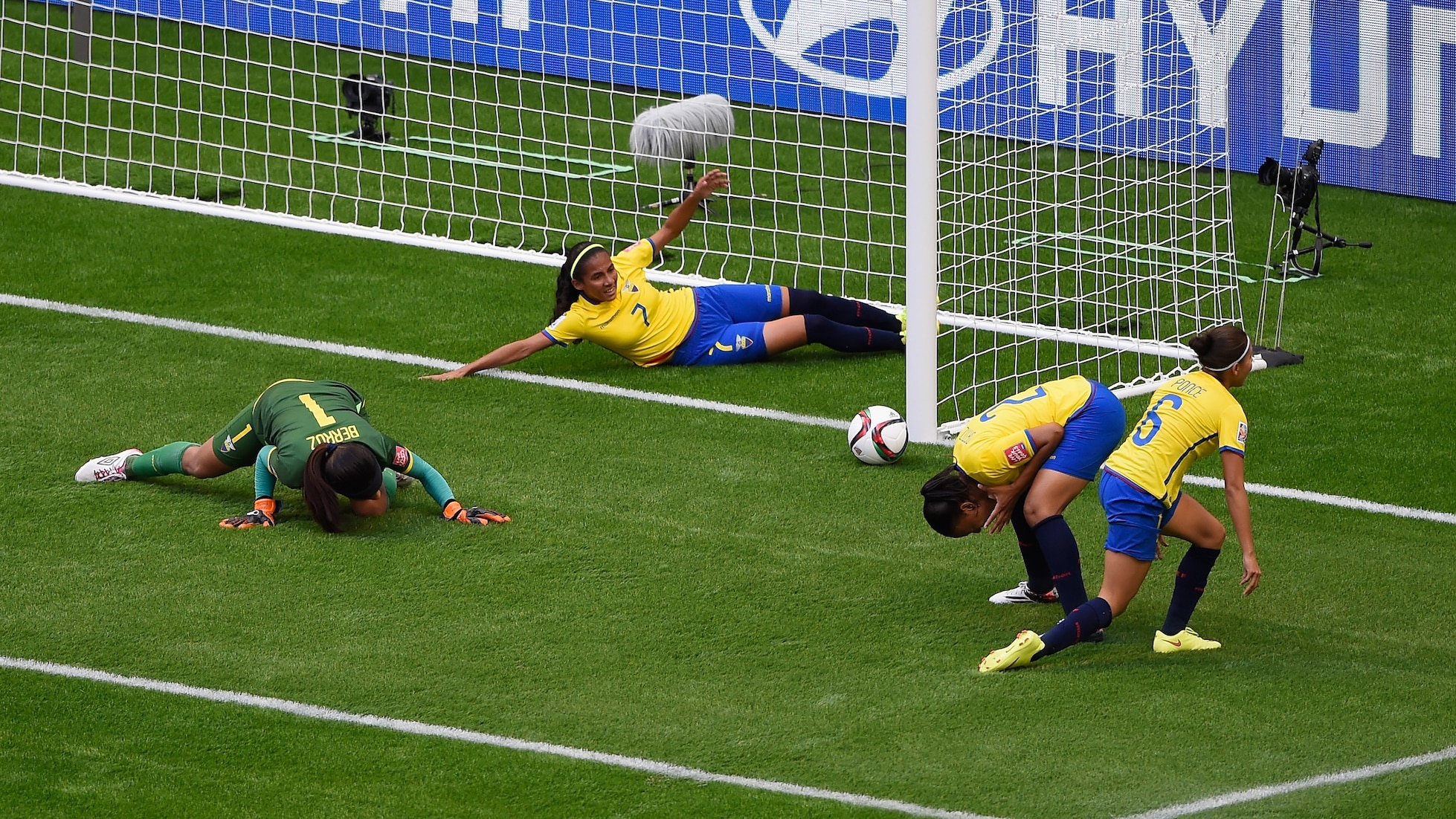 Das Eigentor von Angie Ponce 23' | Schweiz - Ecuador | FIFA Frauen-Weltmeisterschaft Kanada 2015™