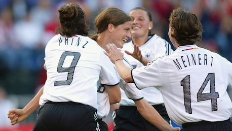 Das Tor von Kerstin Garefrekes 15' | USA - Deutschland | FIFA Frauenfussball-Weltmeisterschaft USA 2003™