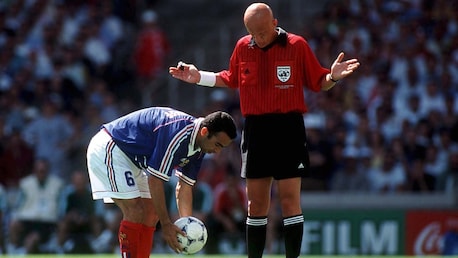 Das Tor von Youri Djorkaeff 12' | Frankreich - Dänemark | FIFA Fussball-Weltmeisterschaft Frankreich 1998™