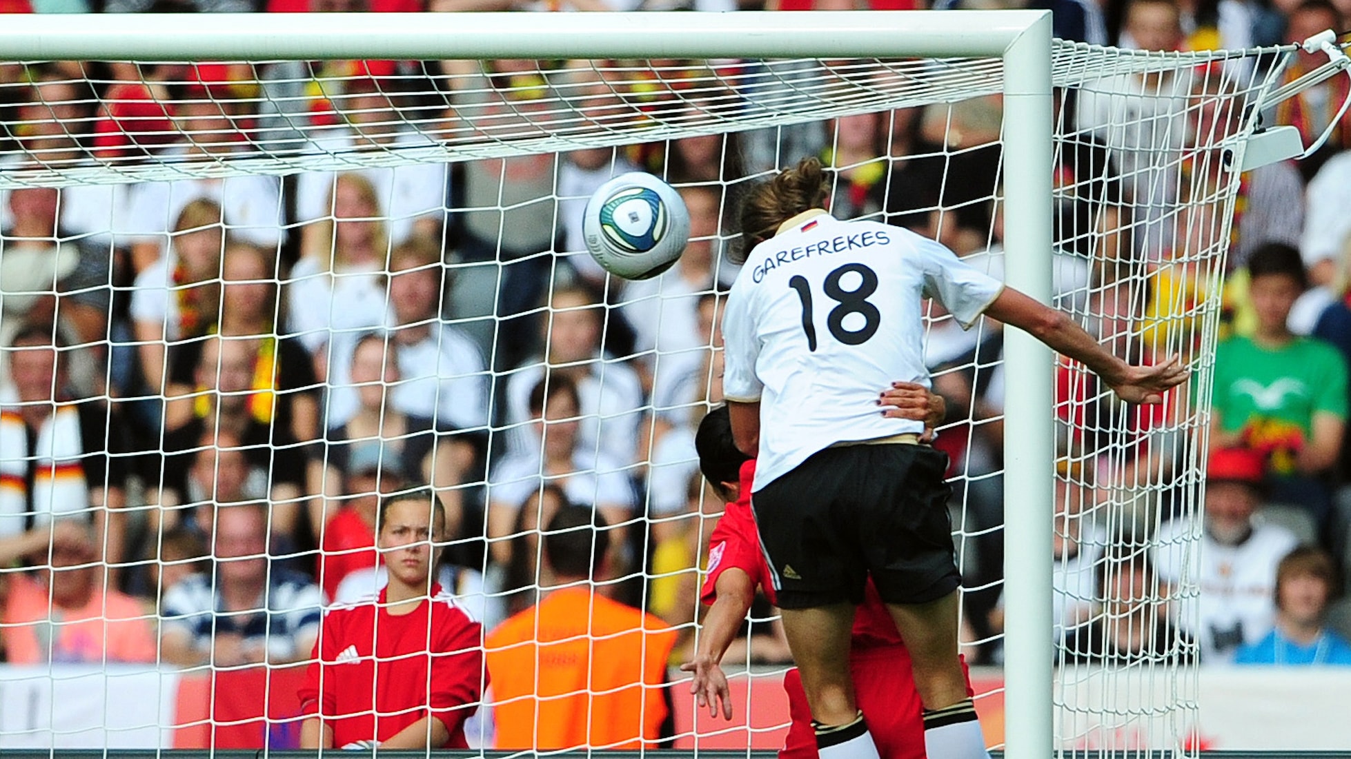Le but de Kerstin Garefrekes 9' | Allemagne - Canada | Coupe du Monde Féminine de la FIFA, Allemagne 2011™