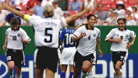 Das Tor von Steffi Jones 58' | Deutschland - Brasilien | FIFA Frauenfussball-Weltmeisterschaft USA 1999™