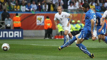 Gol de Vincenzo Iaquinta 28' | Italia vs Nueva Zelanda | Copa Mundial de la FIFA Sudáfrica 2010™