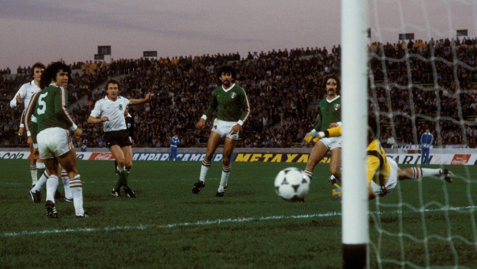 Le but de Heinz Flohe 89' | République Fédérale d'Allemagne - Mexique | Coupe du Monde de la FIFA, Argentine 1978™