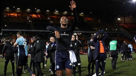 De la Homeless World Cup a la EFL