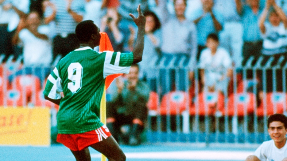 Roger Milla I Chuteira de Bronze I Copa do Mundo FIFA de 1990, na Itália