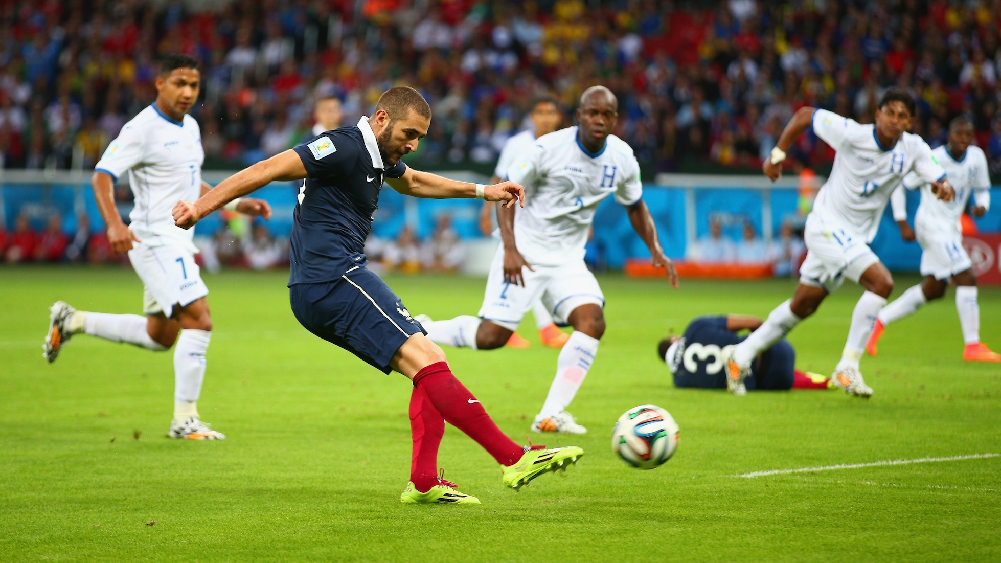 Das Tor von Karim Benzema 71' | Frankreich - Honduras | FIFA Fussball-Weltmeisterschaft Brasilien 2014™