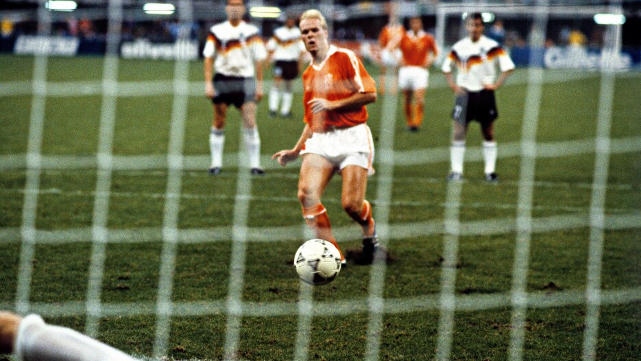 Das Tor von Ronald Koeman 89' | Bundesrepublik Deutschland - Niederlande | FIFA Fussball-Weltmeisterschaft Italien 1990™
