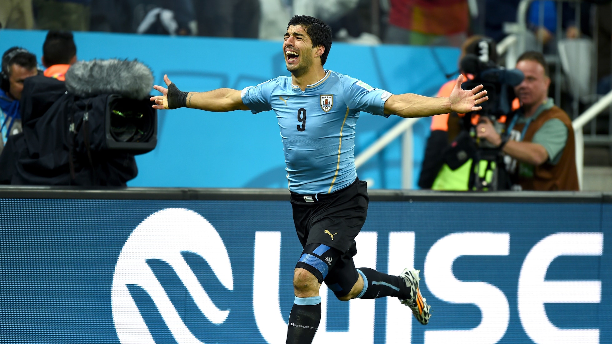 Luis Suarez Goal 84' | Uruguay v England | 2014 FIFA World Cup Brazil™