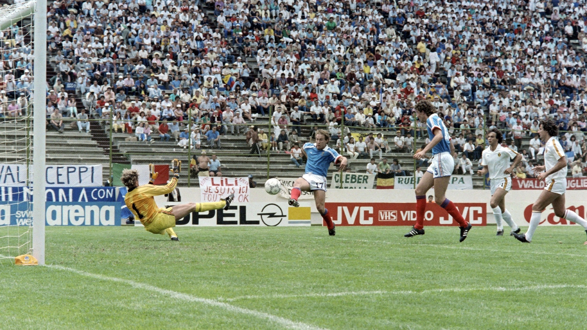 Le but de Jean-Pierre Papin 43' | France - Belgique | Coupe du Monde de la FIFA, Mexique 1986™