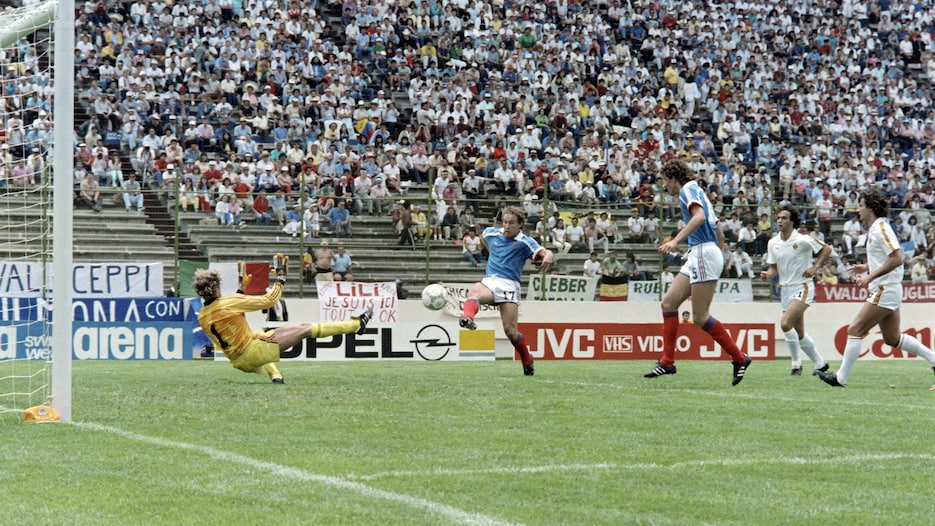 Das Tor von Jean-Pierre Papin 43' | Frankreich - Belgien | FIFA Fussball-Weltmeisterschaft Mexico 1986™