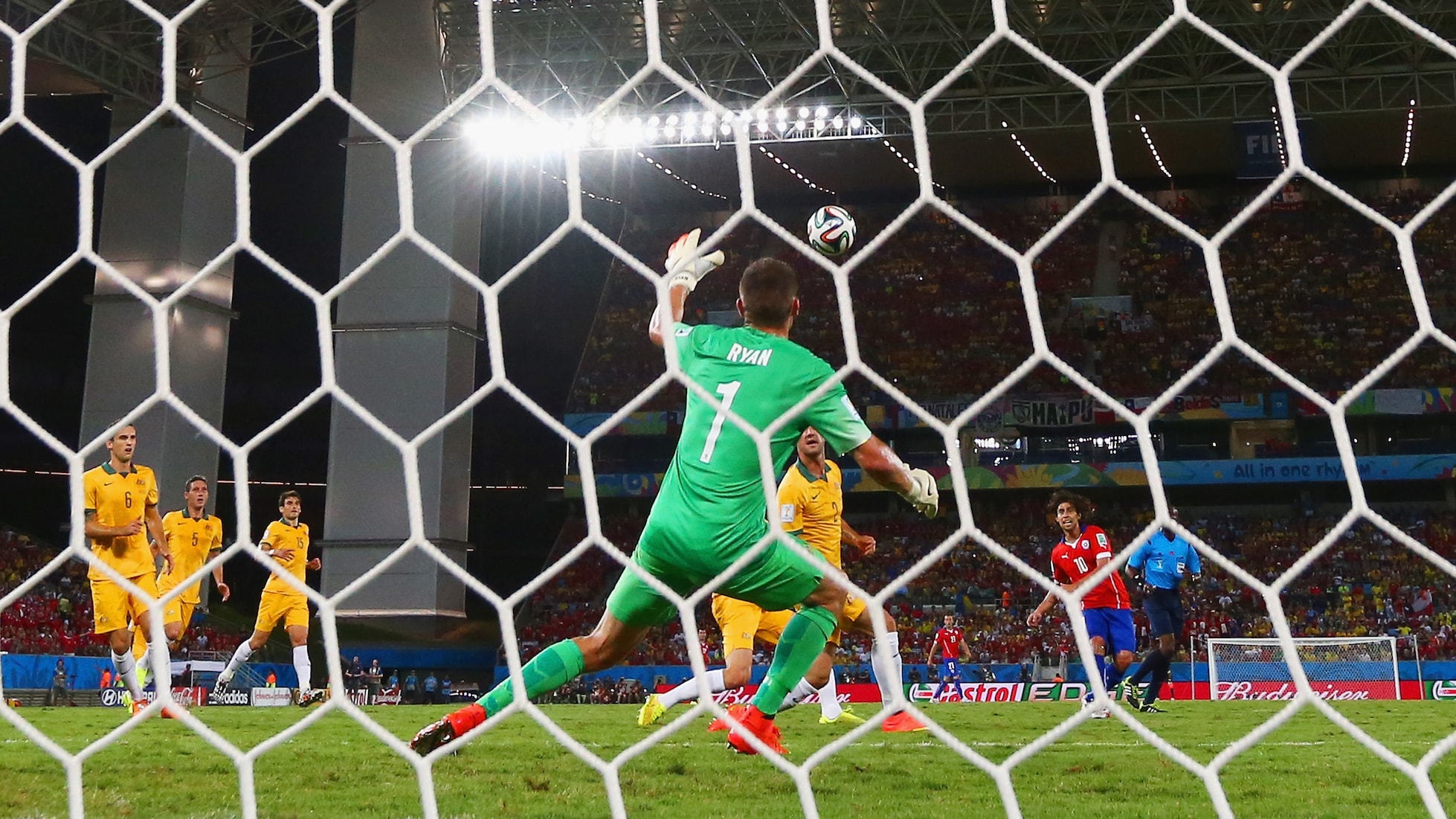 Das Tor von Jorge Valdivia 13' | Chile - Australien | FIFA Fussball-Weltmeisterschaft Brasilien 2014™