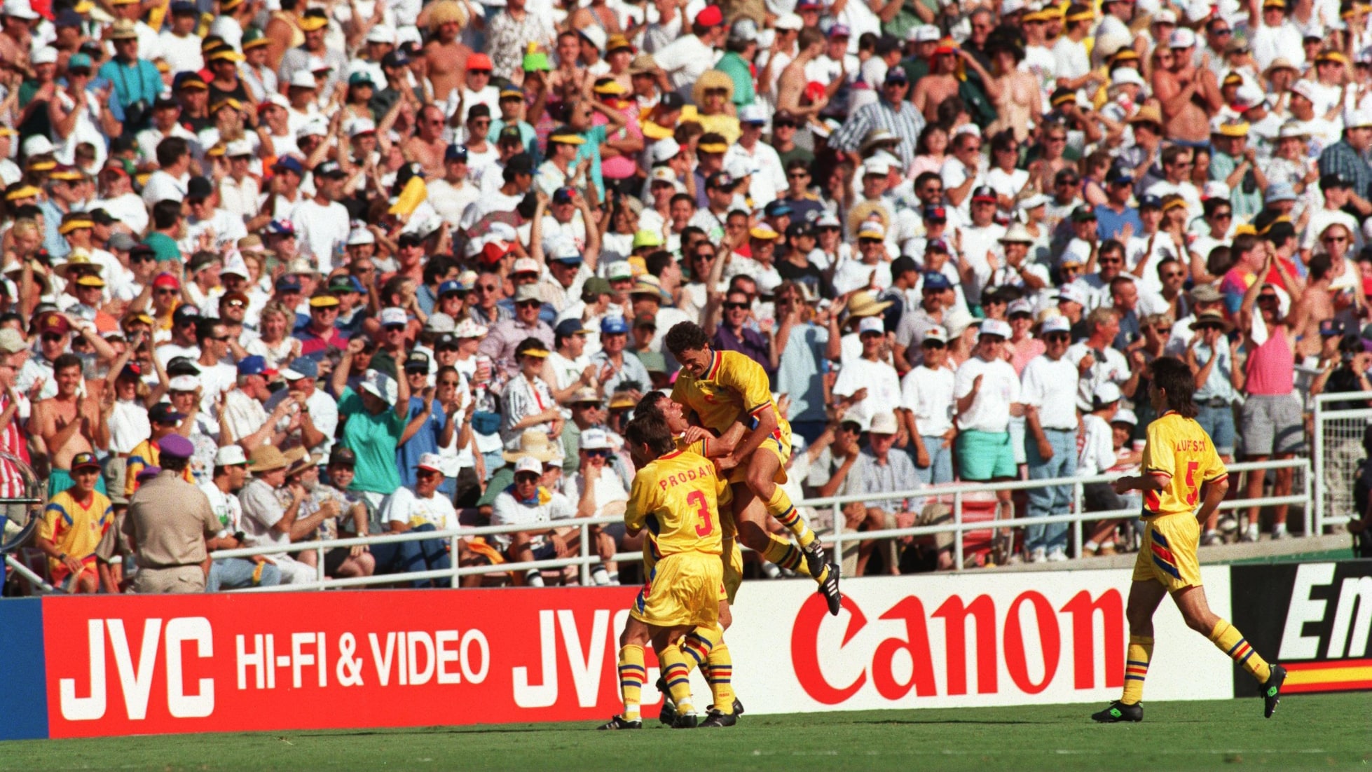 Florin Răducioiu Goal 15' | Colombia vs Romania | 1994 FIFA World Cup USA™