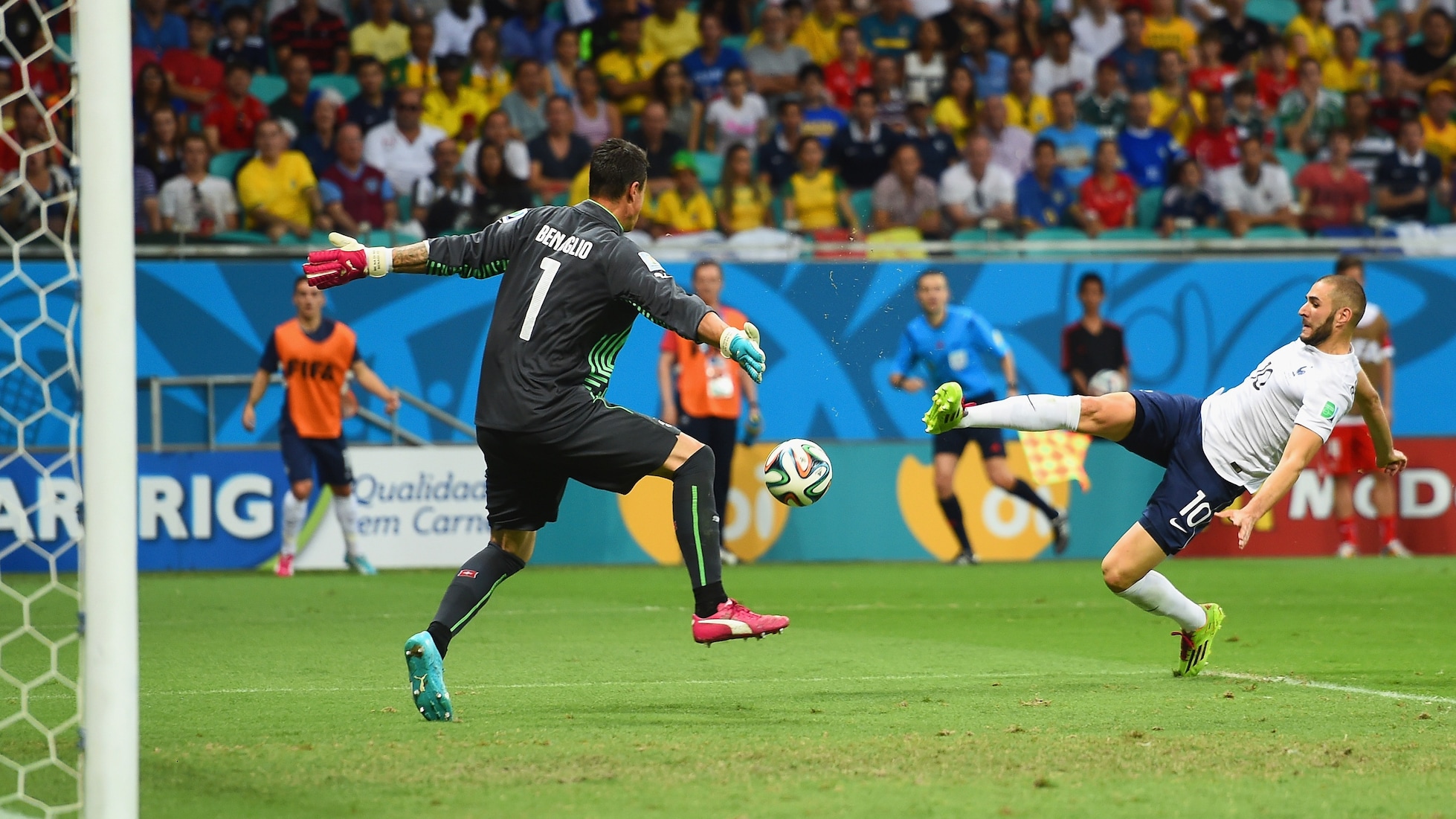 Benzema marca aos 66' | Suíça x França | Copa do Mundo da FIFA de 2014
