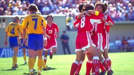 Le but de Jin Yan 17' | RP Chine - Suède | Coupe du Monde de Football Féminin de la FIFA, Etats-Unis 99™