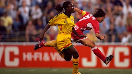 Le but de Sun Wen 9' | RP Chine - Ghana | Coupe du Monde de Football Féminin de la FIFA, Etats-Unis 99™