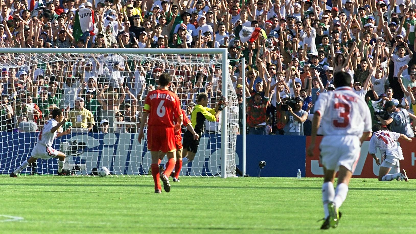 Das Tor von Cuauhtémoc Blanco 62' | Belgien - Mexiko | FIFA Fussball-Weltmeisterschaft Frankreich 1998™