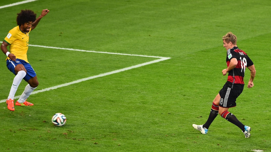 Le but de Toni Kroos 25' | Brésil - Allemagne | Coupe du Monde de la FIFA, Brésil 2014™