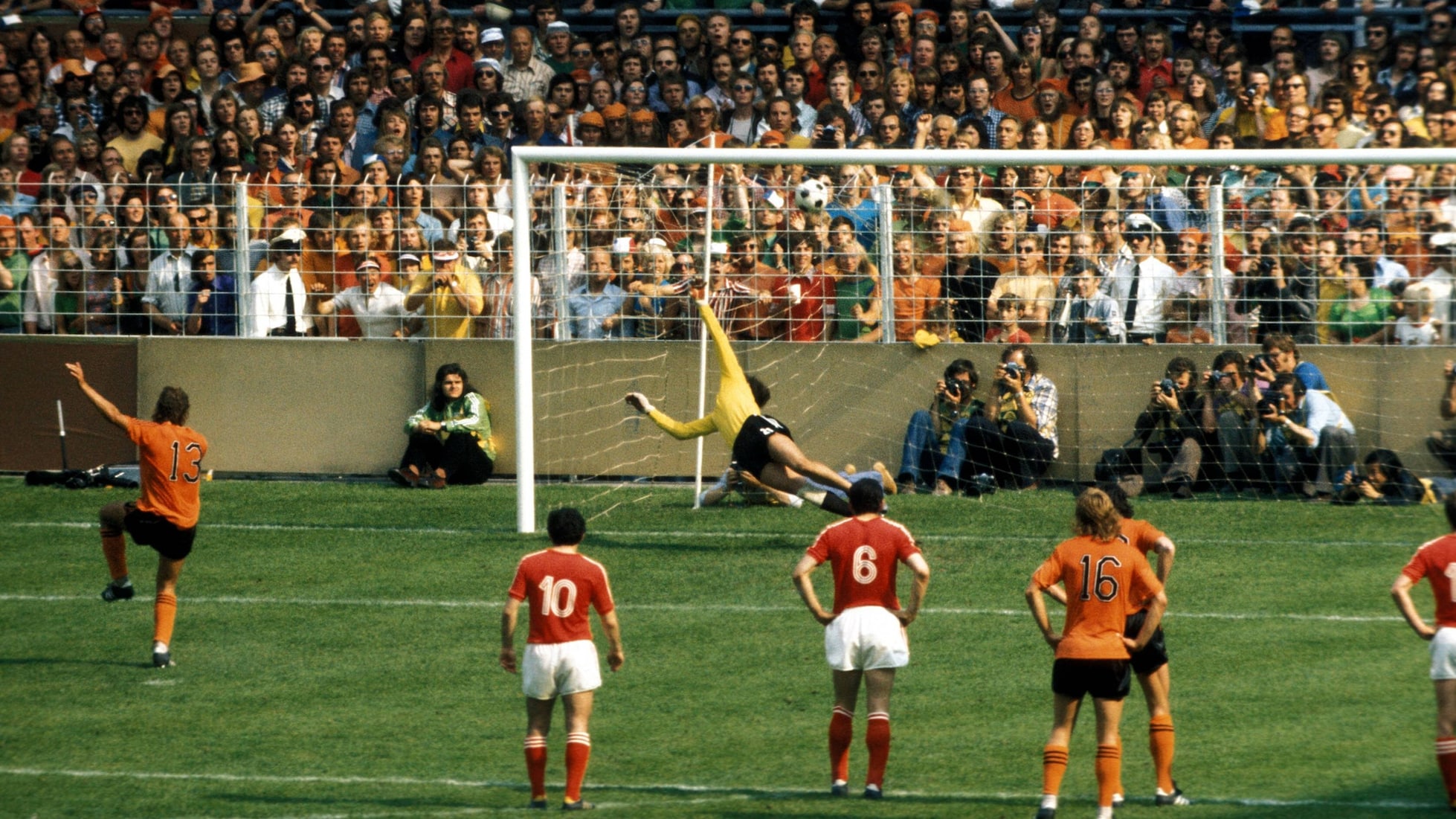 Das Tor von Johan Neeskens 5' | Bulgarien - Niederlande | FIFA Fussball-Weltmeisterschaft Deutschland 1974™
